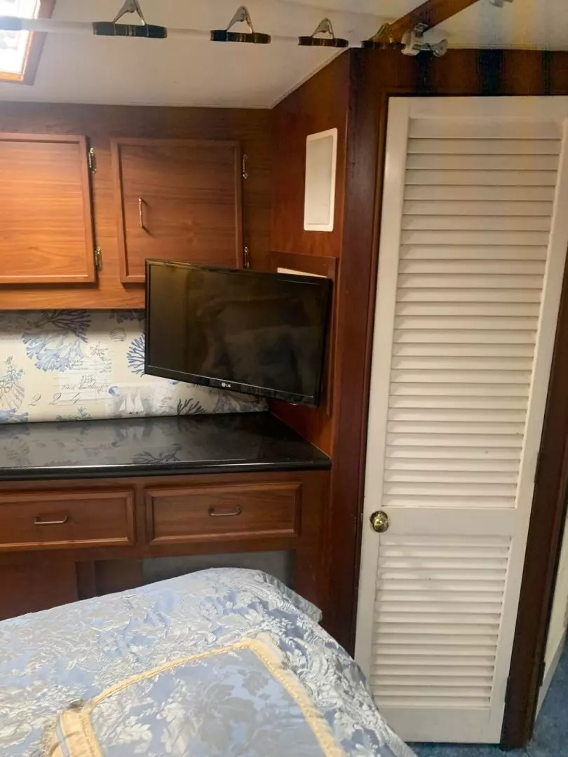 1985 Ocean Yachts Super Sport - Image 34