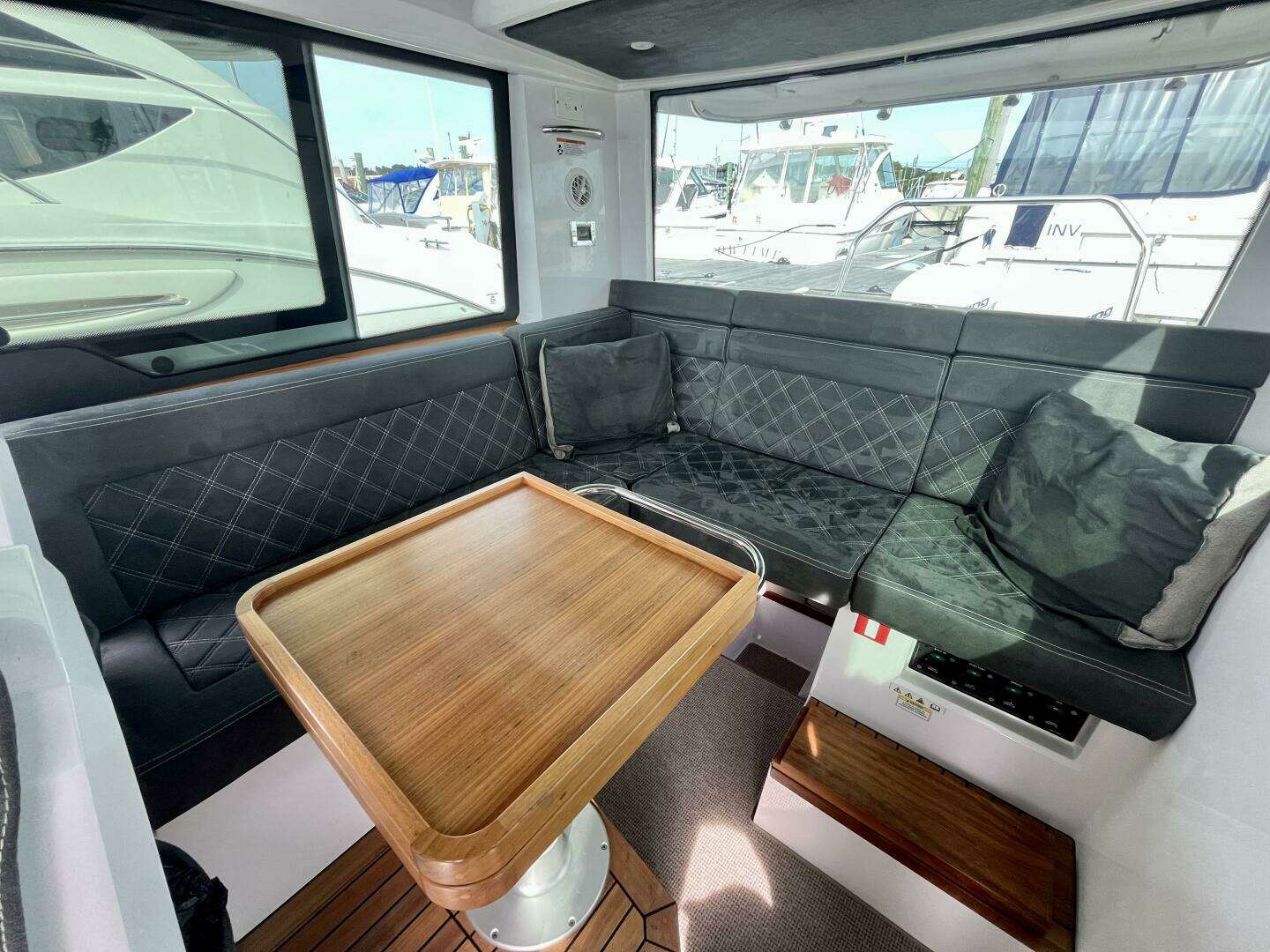 2018 Axopar 37 Sport Cabin R - Image 17