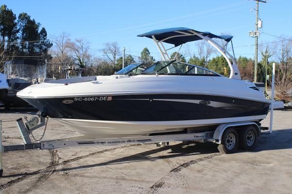 2016 Sea Ray 240 Sundeck