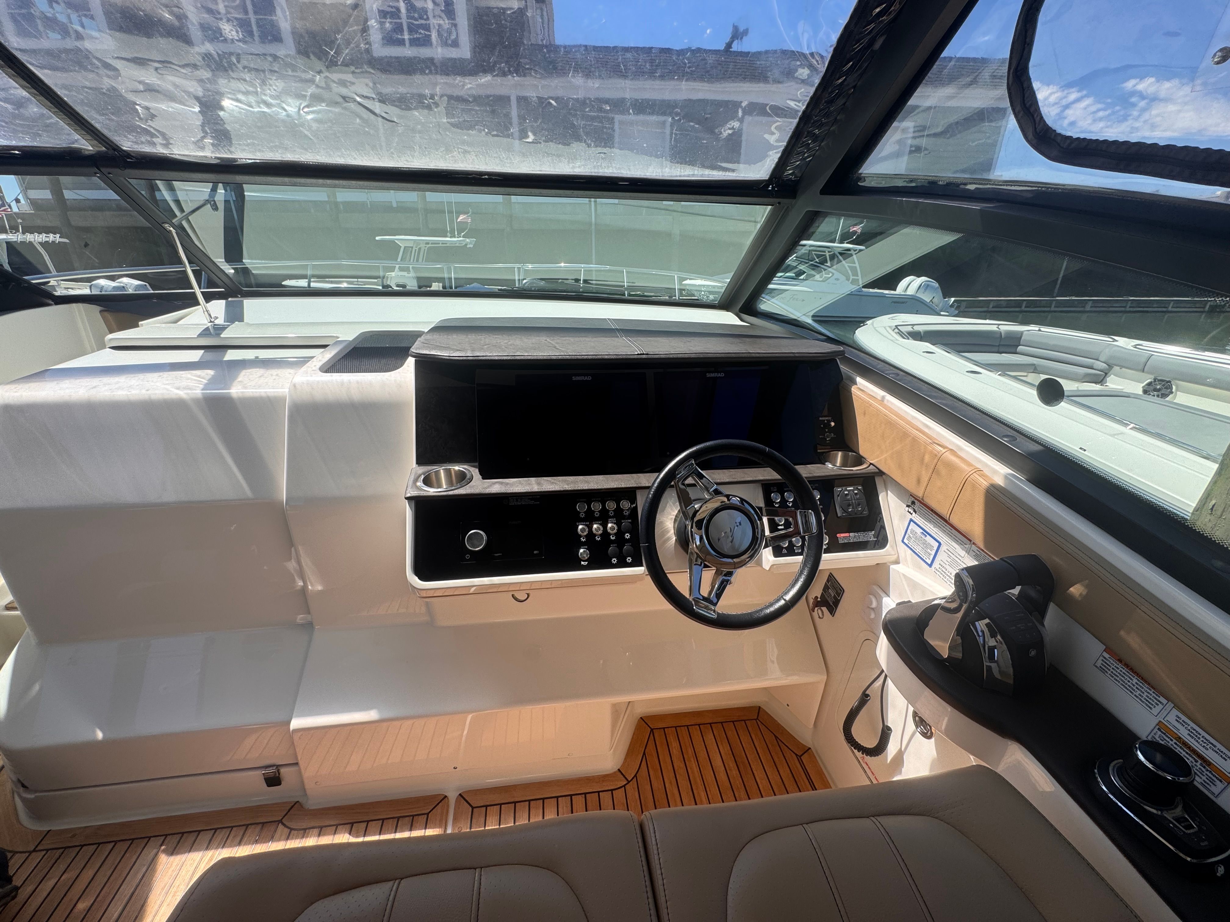 2019 Sea Ray Sundancer 320 - 11