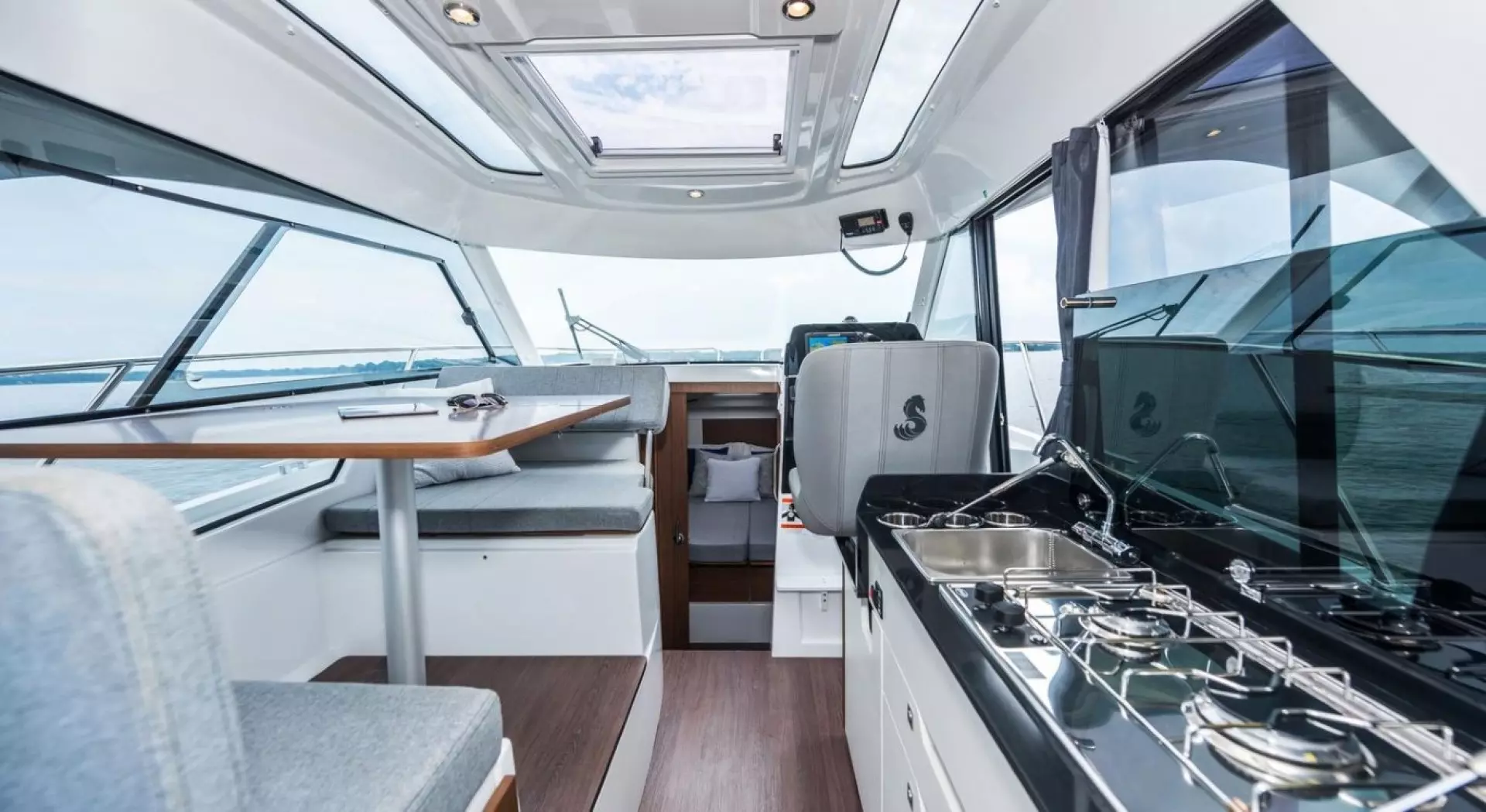 2025 Beneteau Antares 9 - Image 12