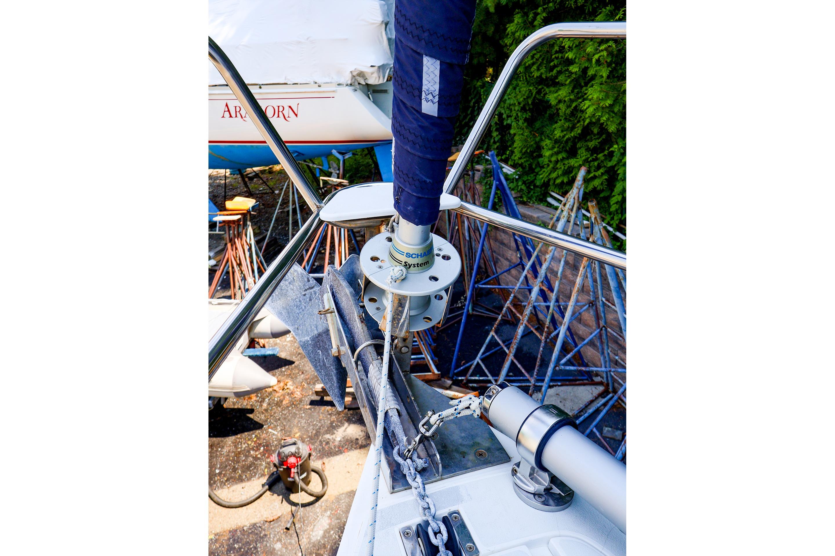 2001 J Boats J/32 sailboat deck with rigging and furling system.