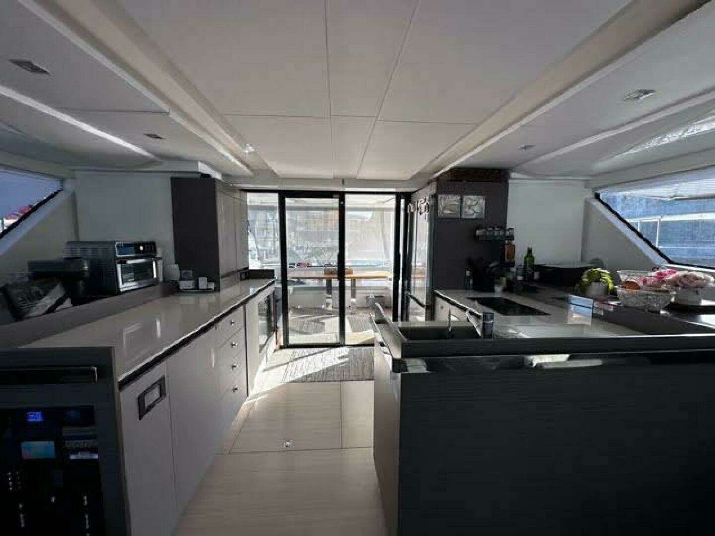 2023 Leopard 46 PC - Image 5