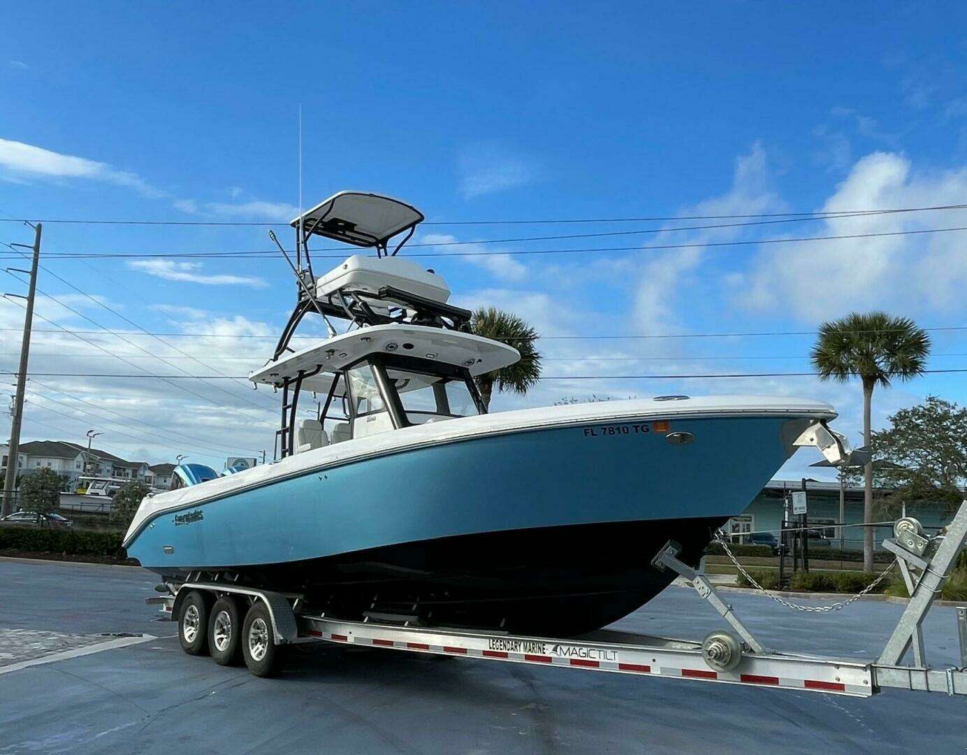 2022 Everglades 335 Center Console - Image 3