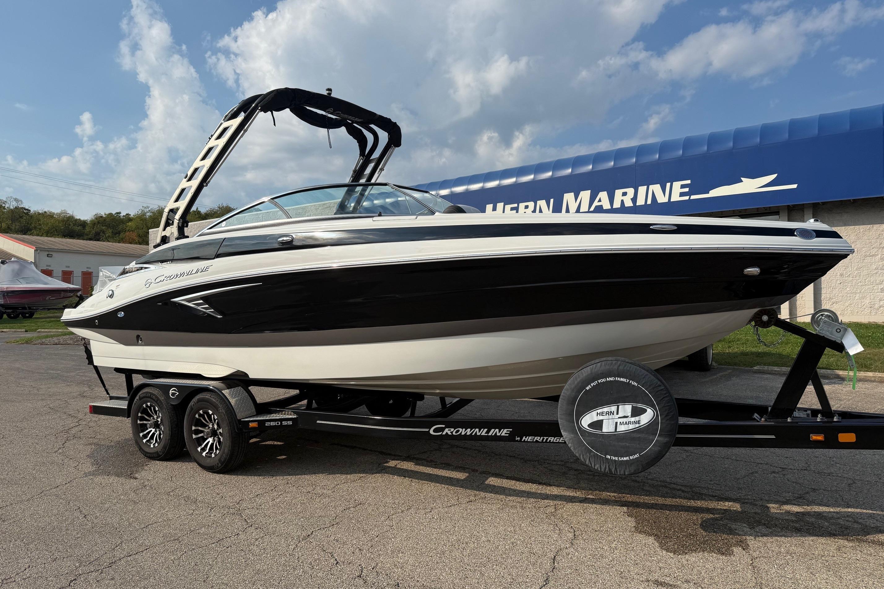 2023 Crownline 260 SS