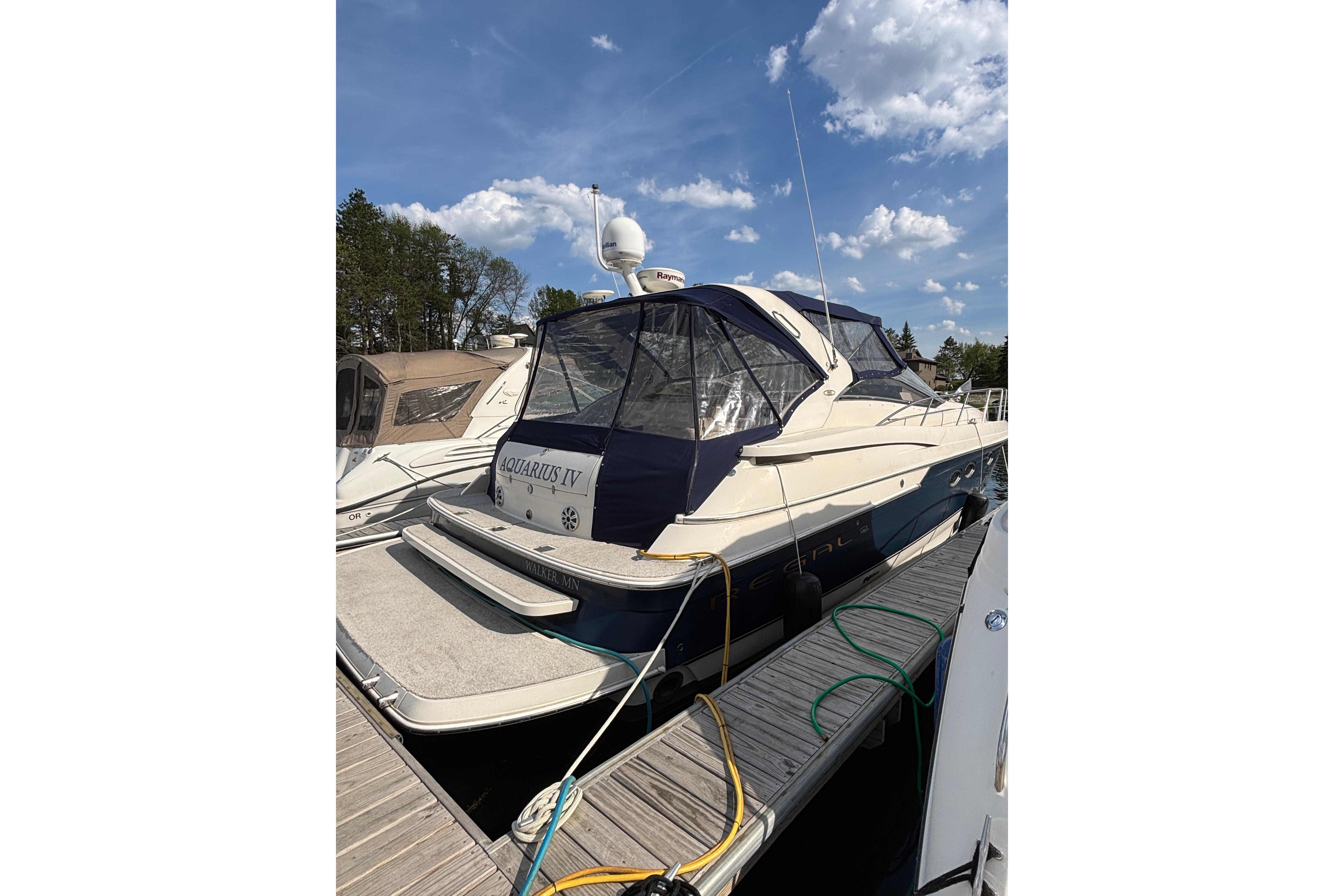 2000 Regal Commodore 4160 yacht docked under a clear blue sky.
