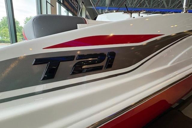 2026 Tahoe T21 boat with sleek design and modern detailing.