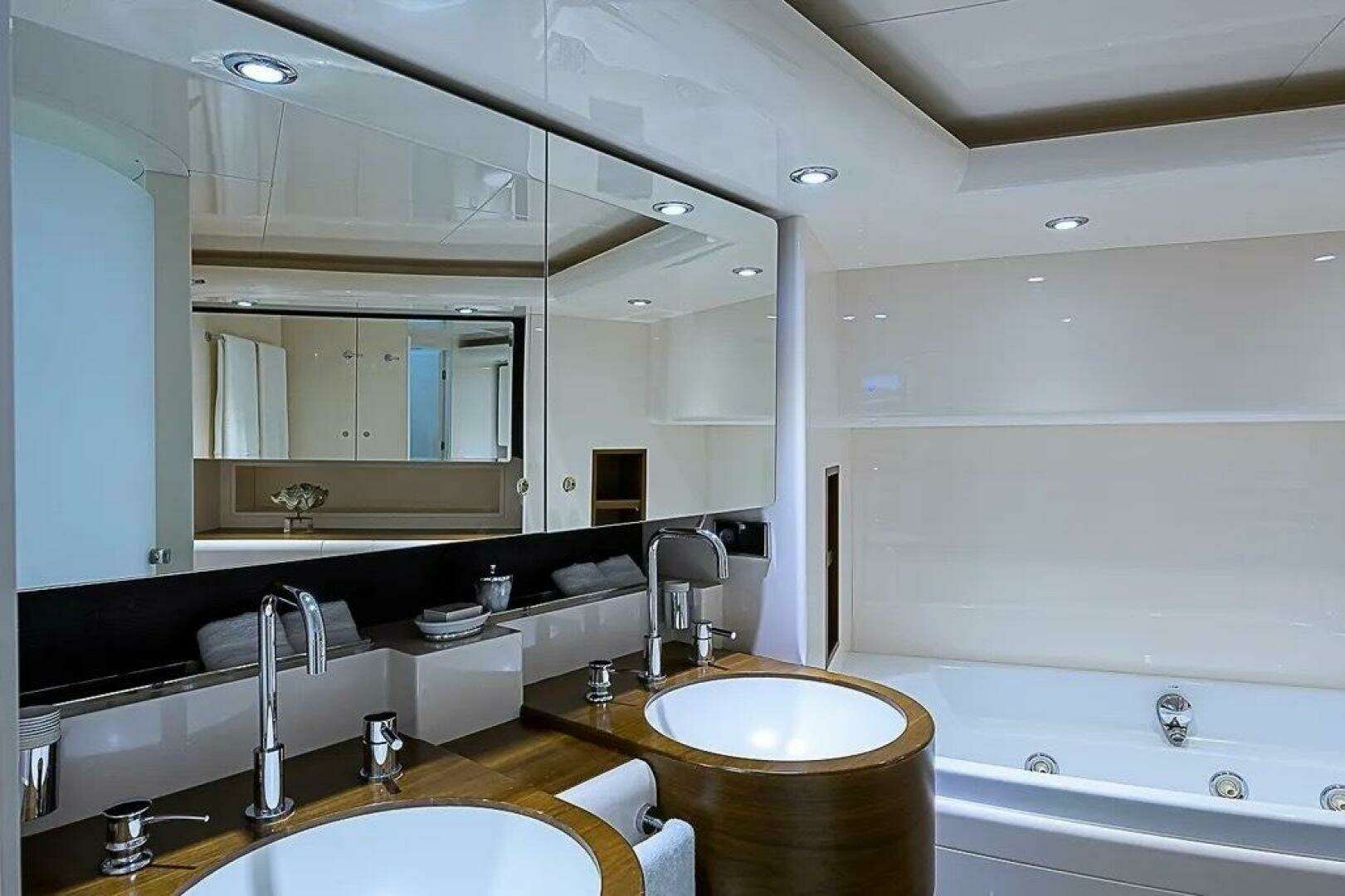 2005 DMB Danube Motor Yacht - Image 63