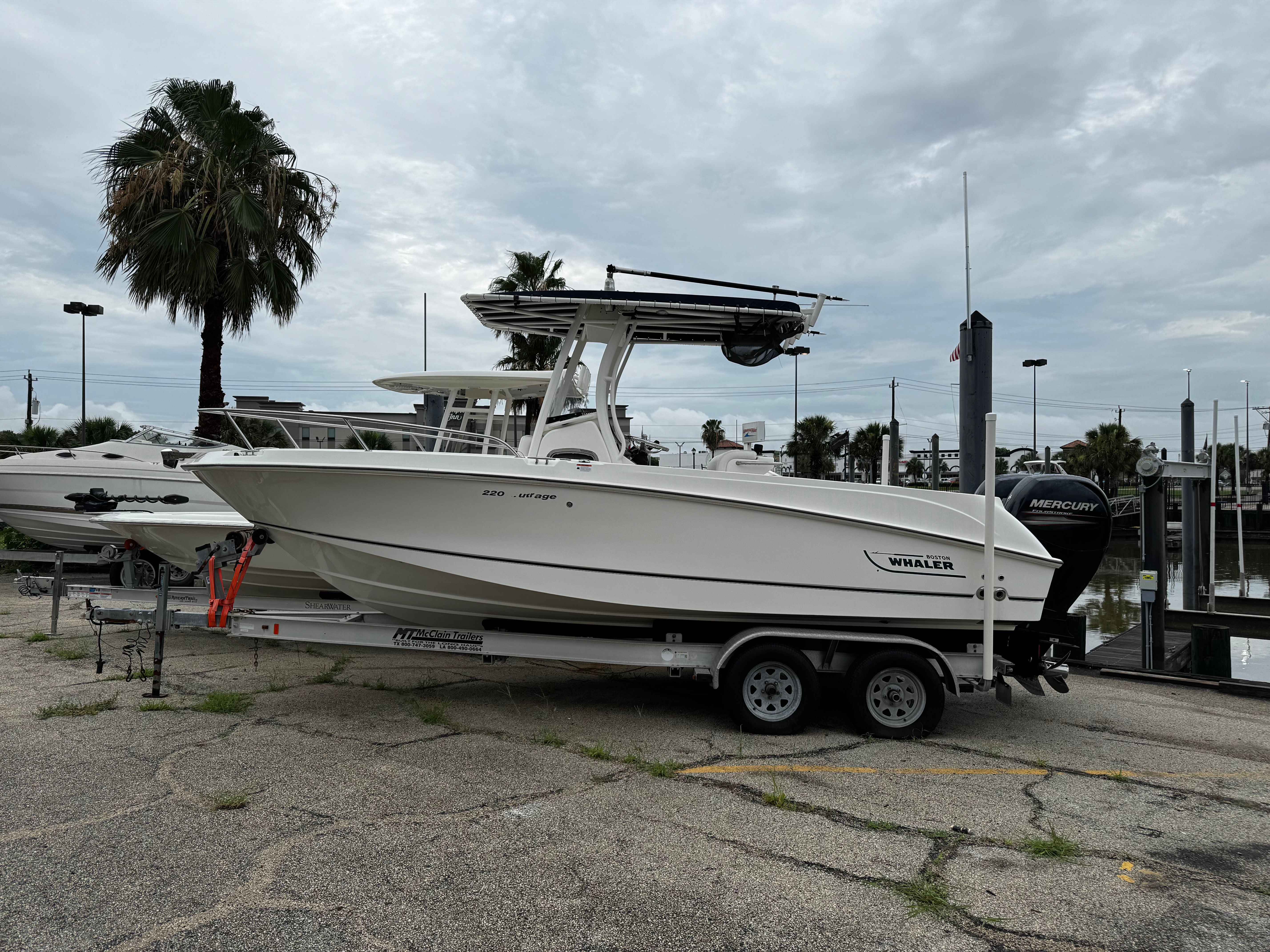 2016 Boston Whaler 220 Outrage - 4