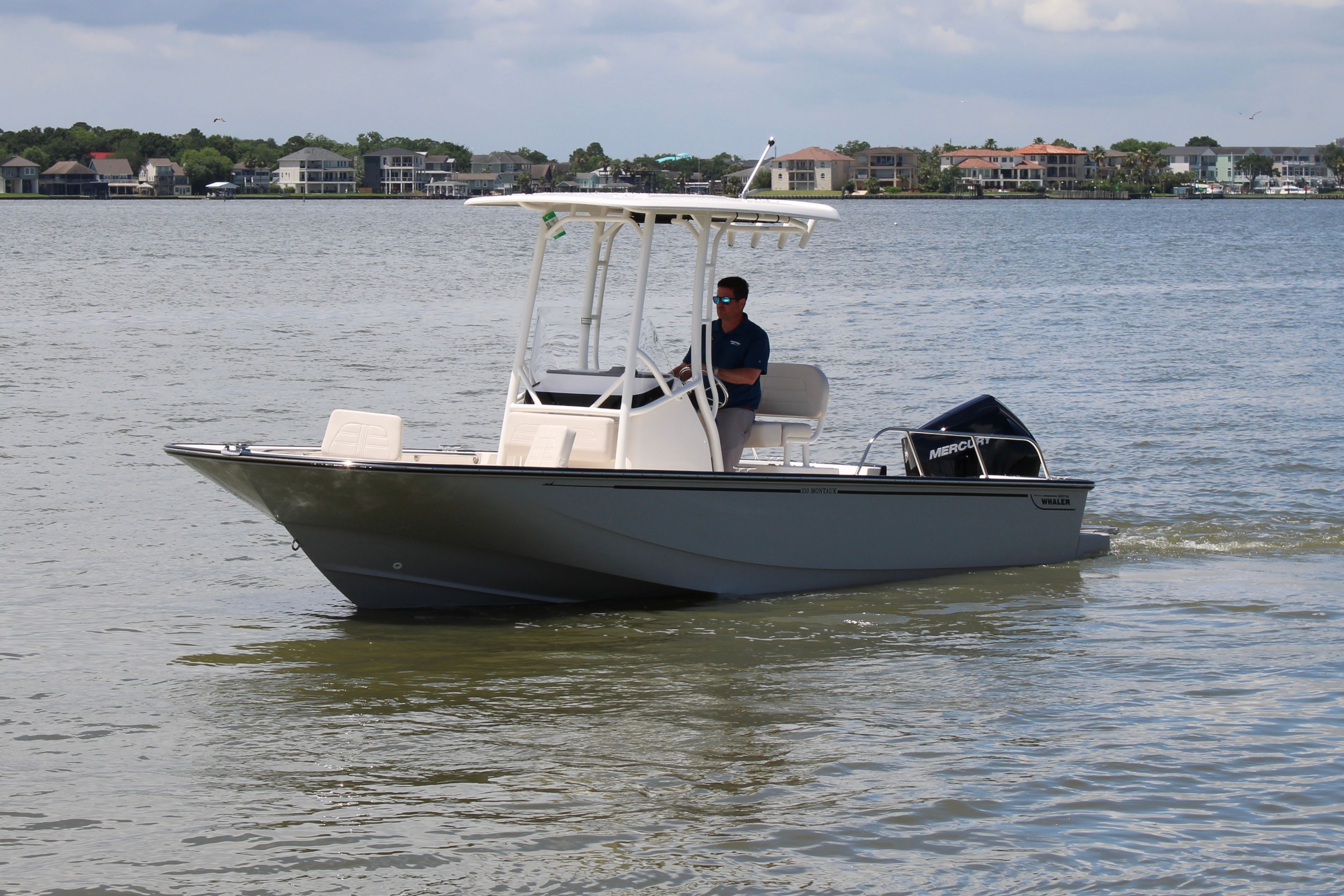 2026 Boston Whaler 210 Montauk - 15