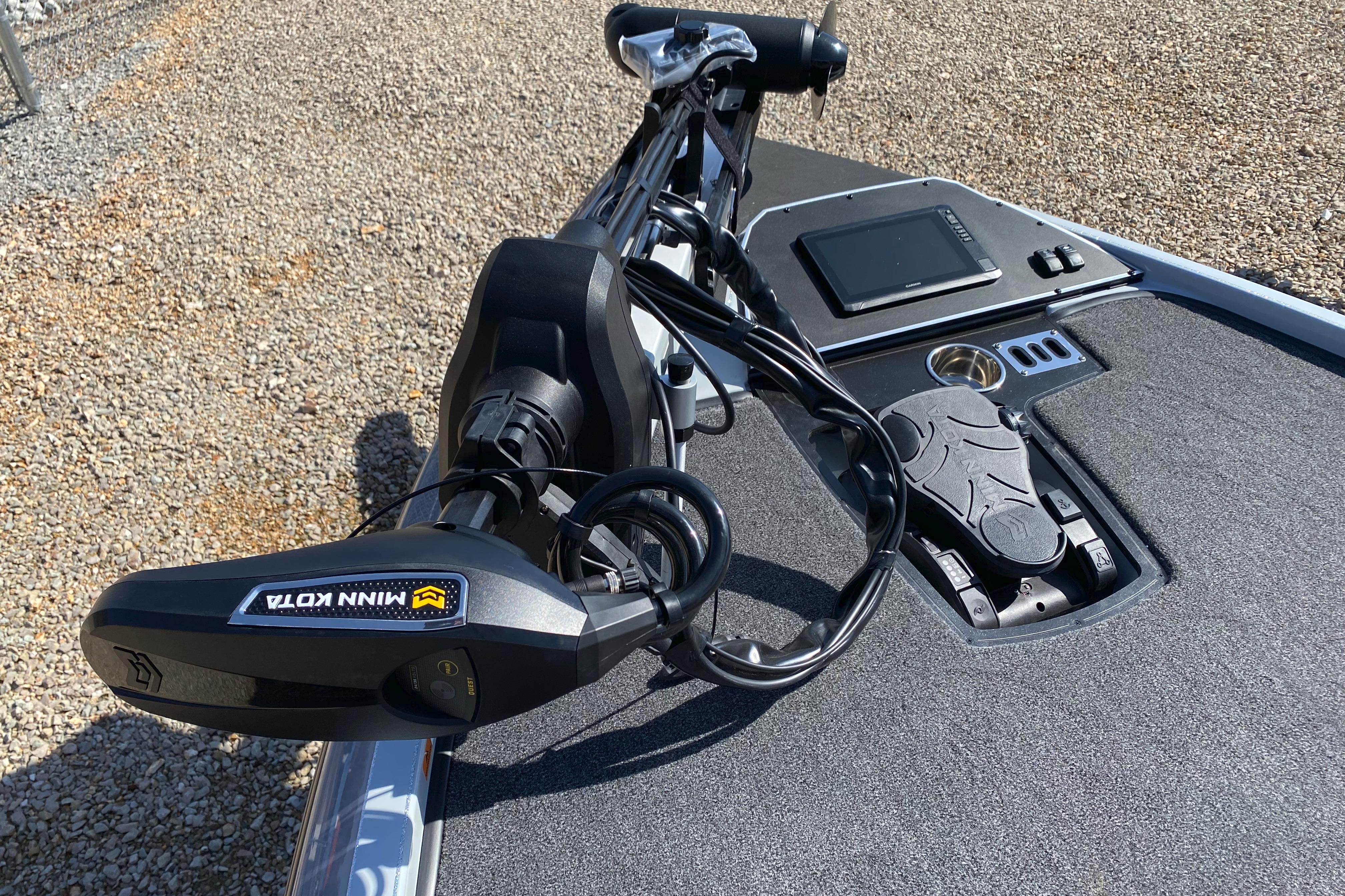 2026 Ranger Z519R boat deck with Minn Kota trolling motor and control panel.