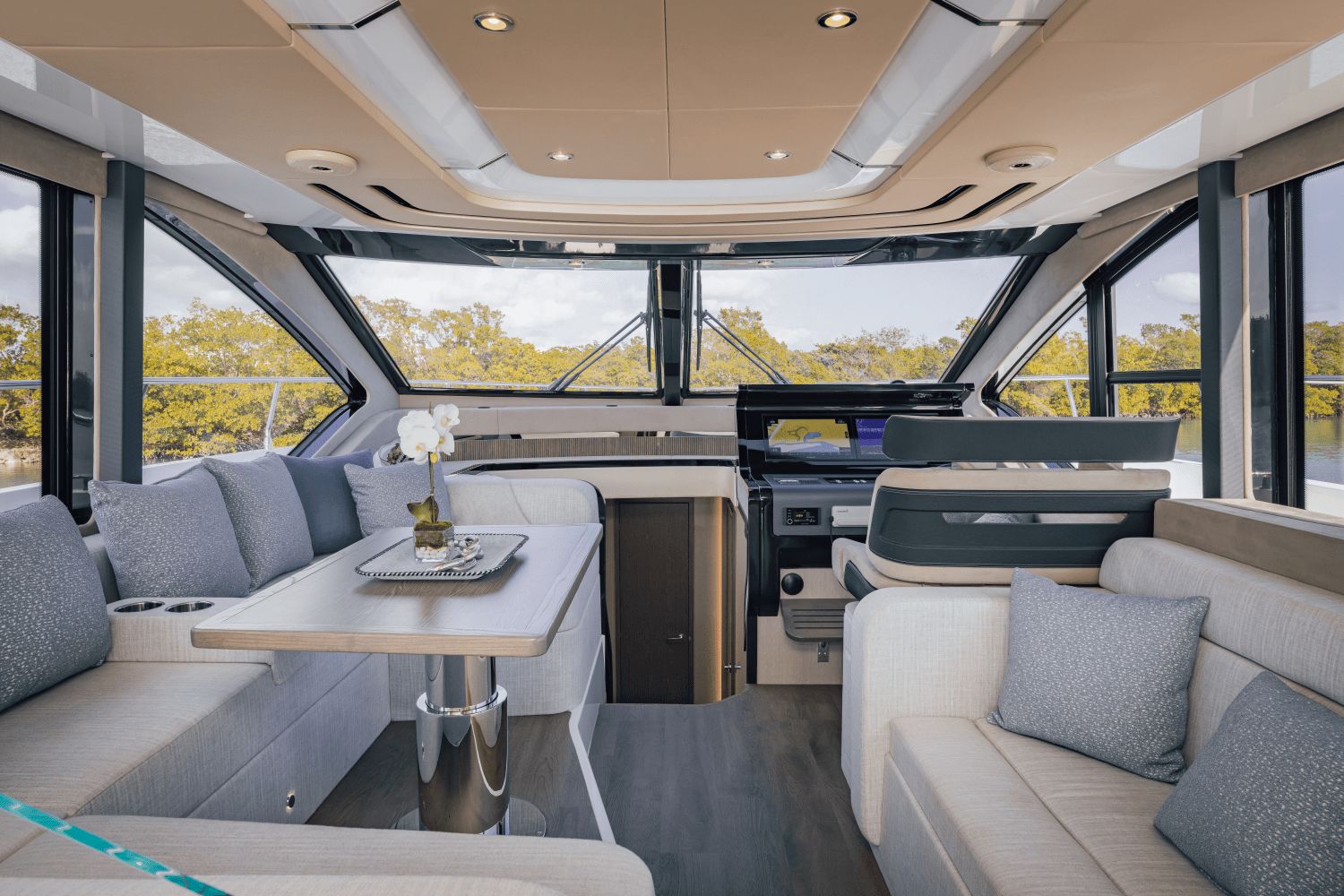 2027 Cruisers Yachts 57 Fly - 62