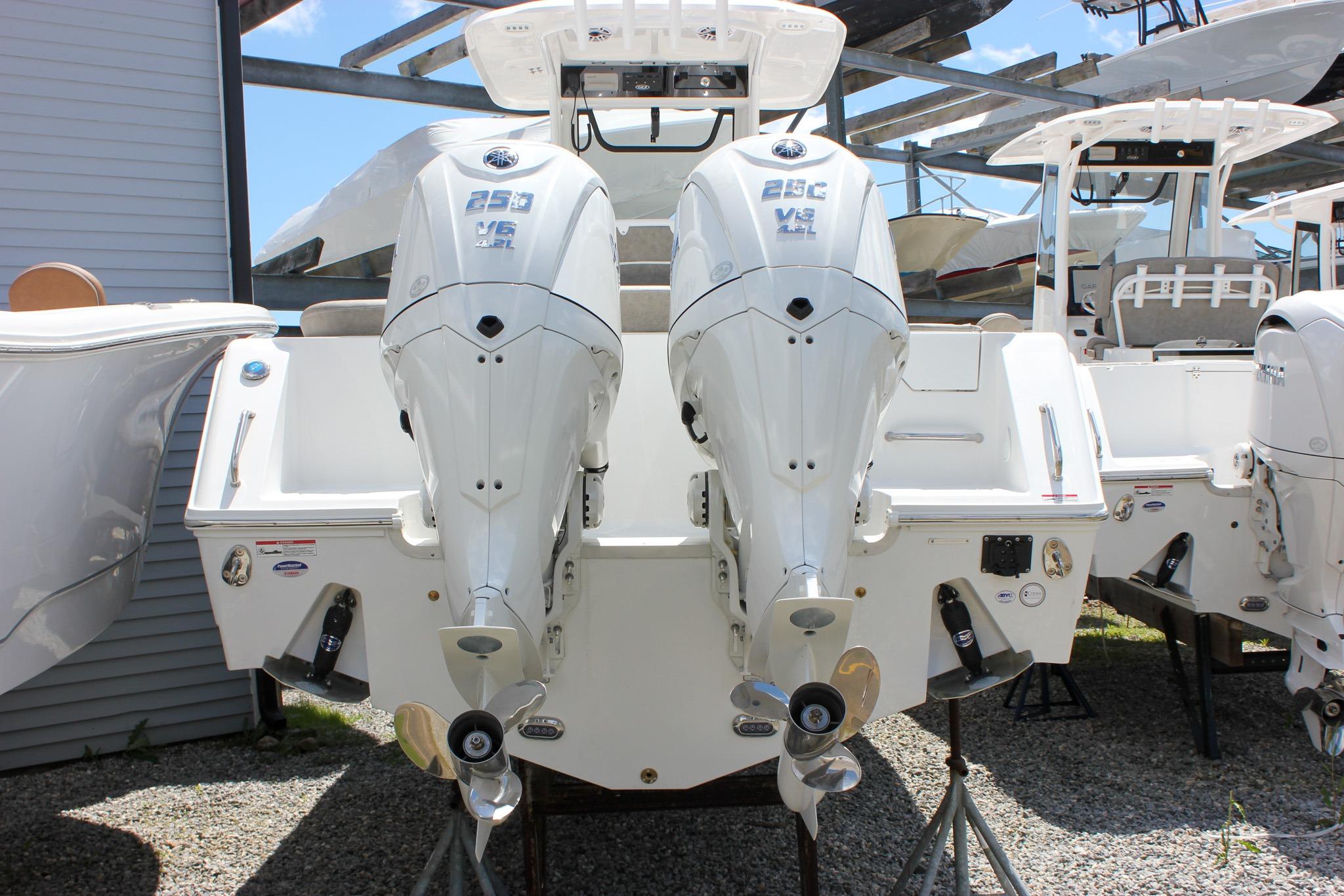 2027 Sea Hunt Ultra 275 Coffin Box