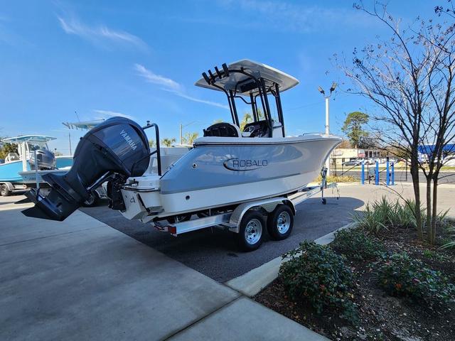 2025 Robalo R232 Explorer - 5