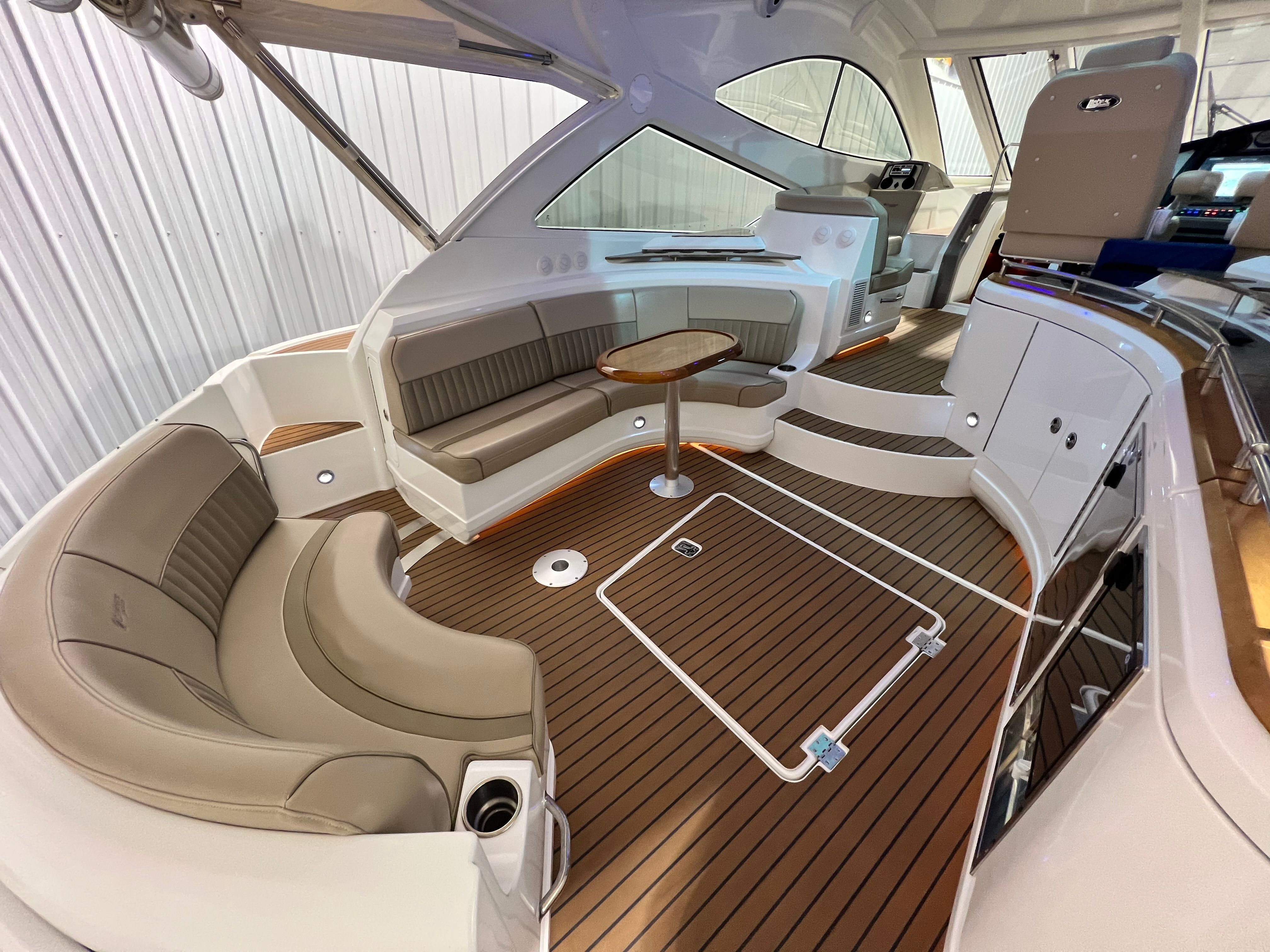2009 Cruisers Yachts 520 Sports Coupe - 21