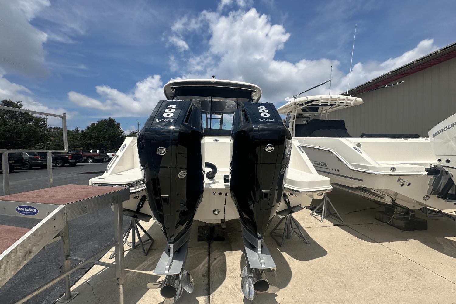 2025 Boston Whaler 330 Vantage - 8