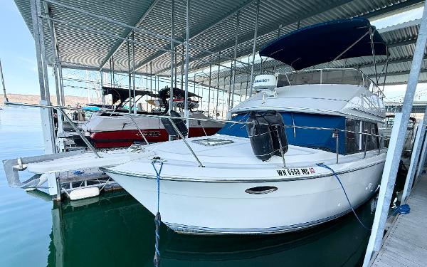 1992 Carver 28 Command Bridge