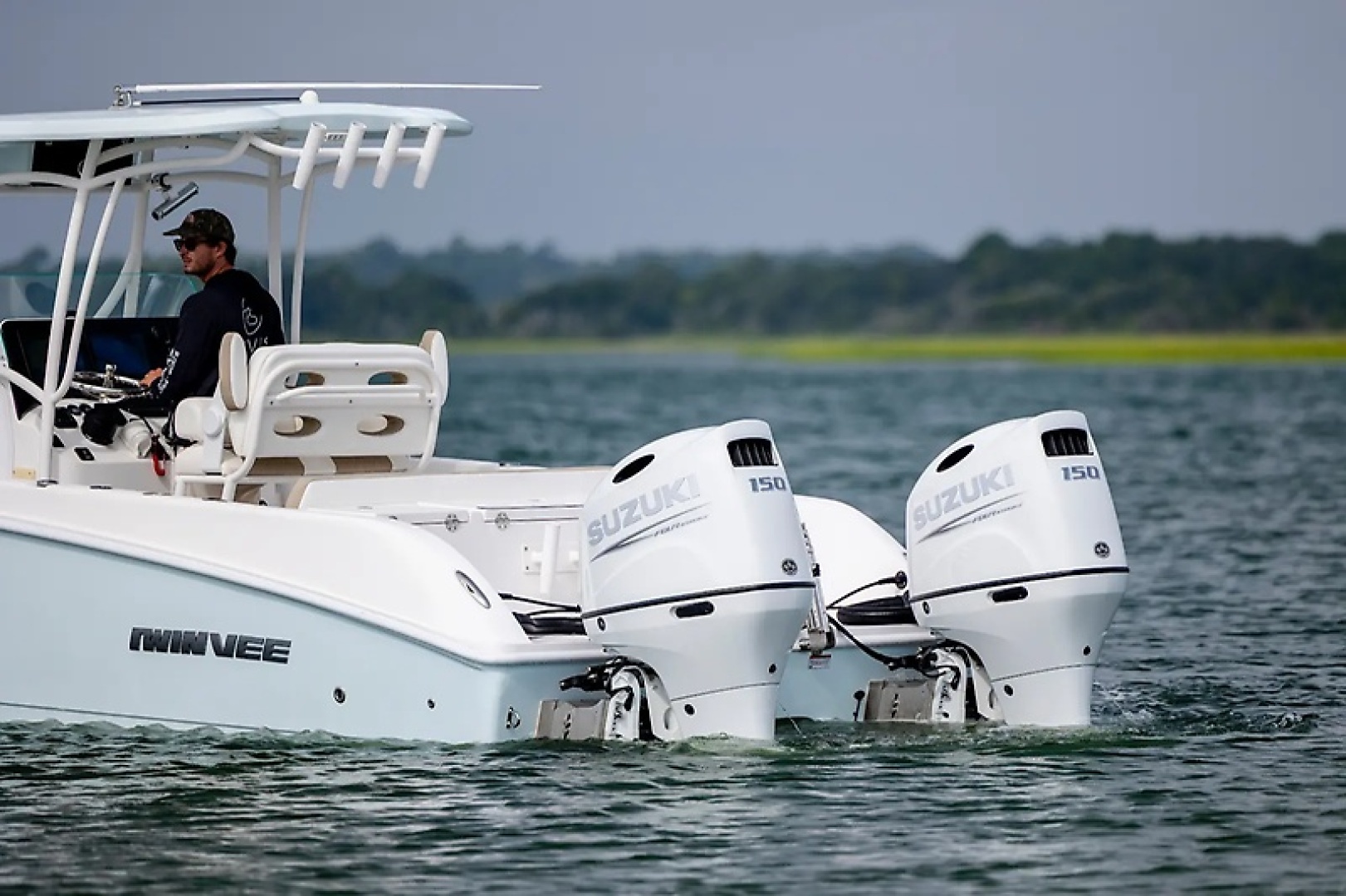 2023 Twin Vee 240 GFX - Image 7