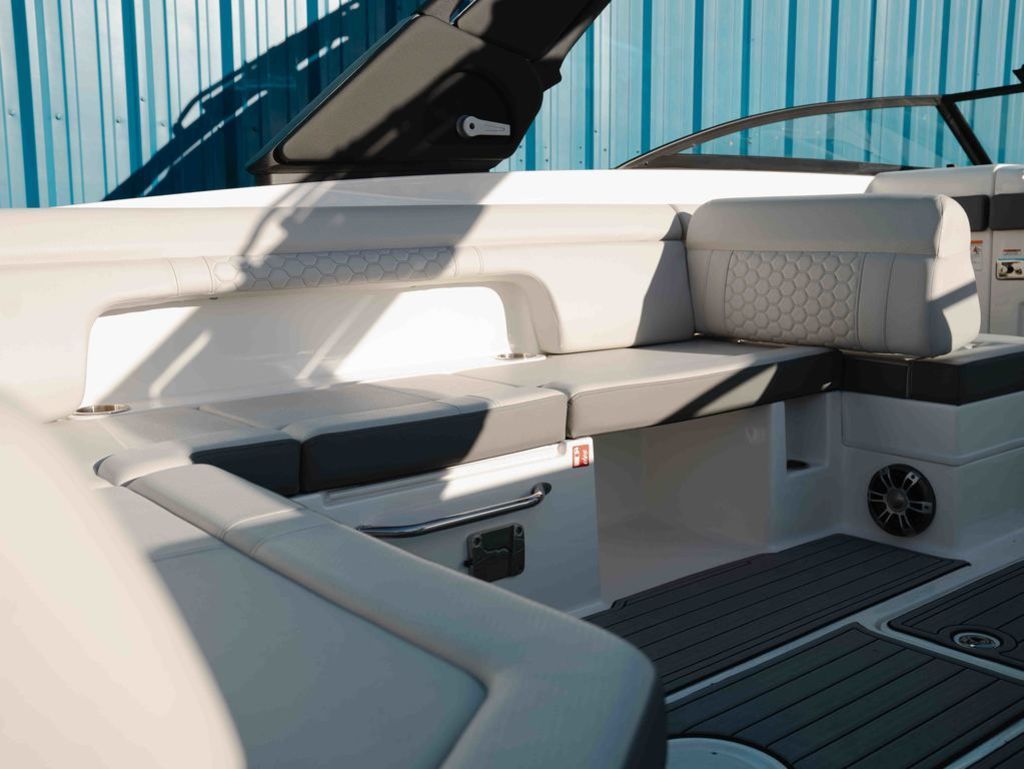2025 Sea Ray SDX 290 - 5