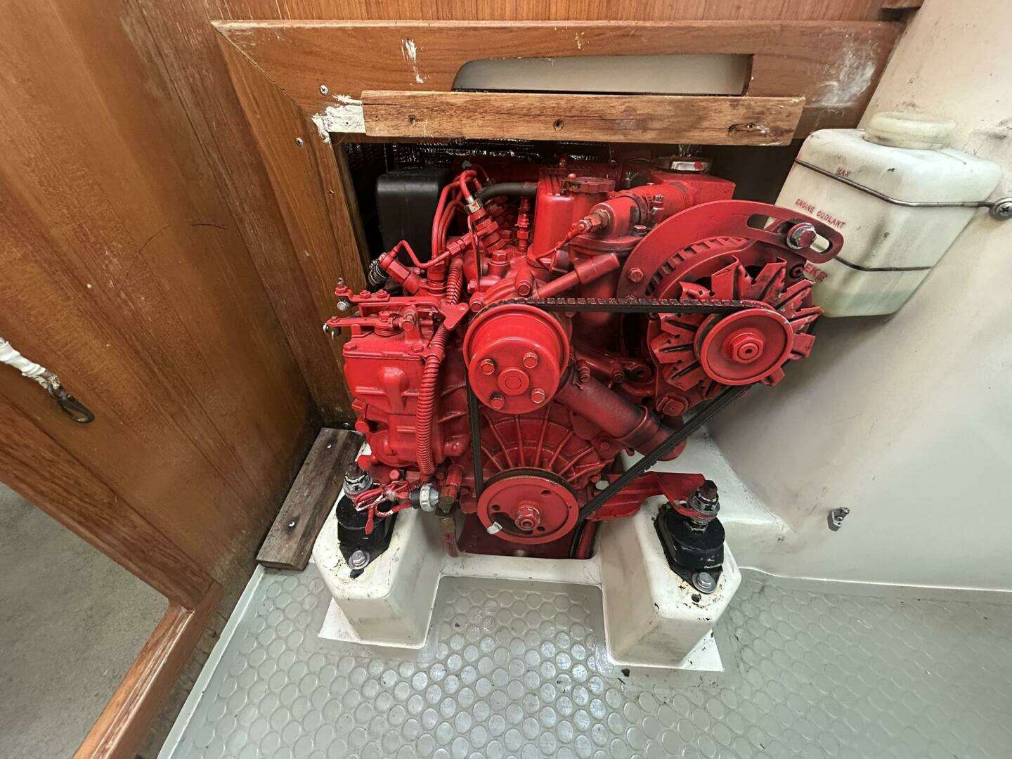 1995 Catalina 320 - Image 46