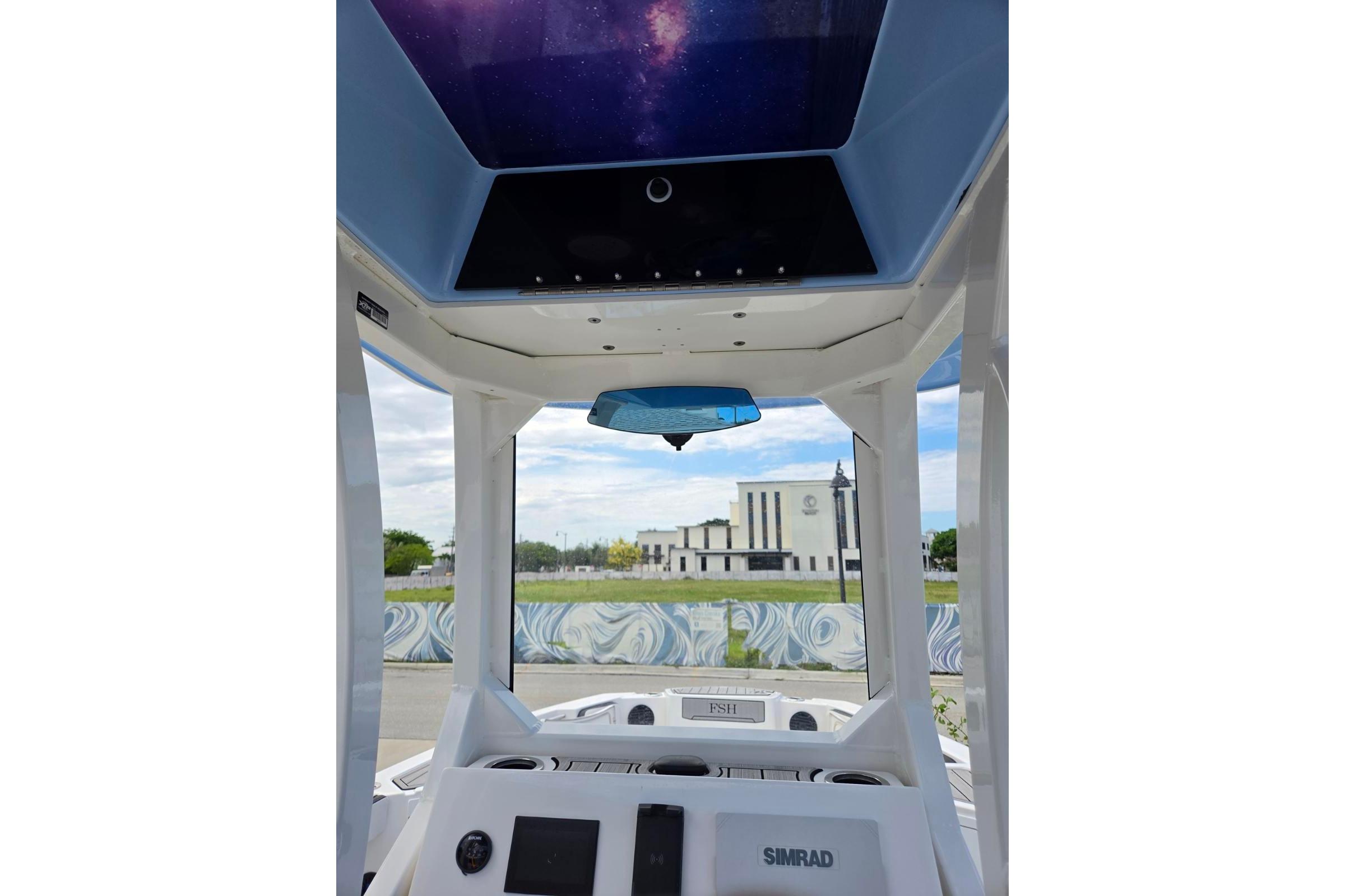 2024 Yamaha Boats 222 FSH Sport E helm with Simrad display and overhead view.