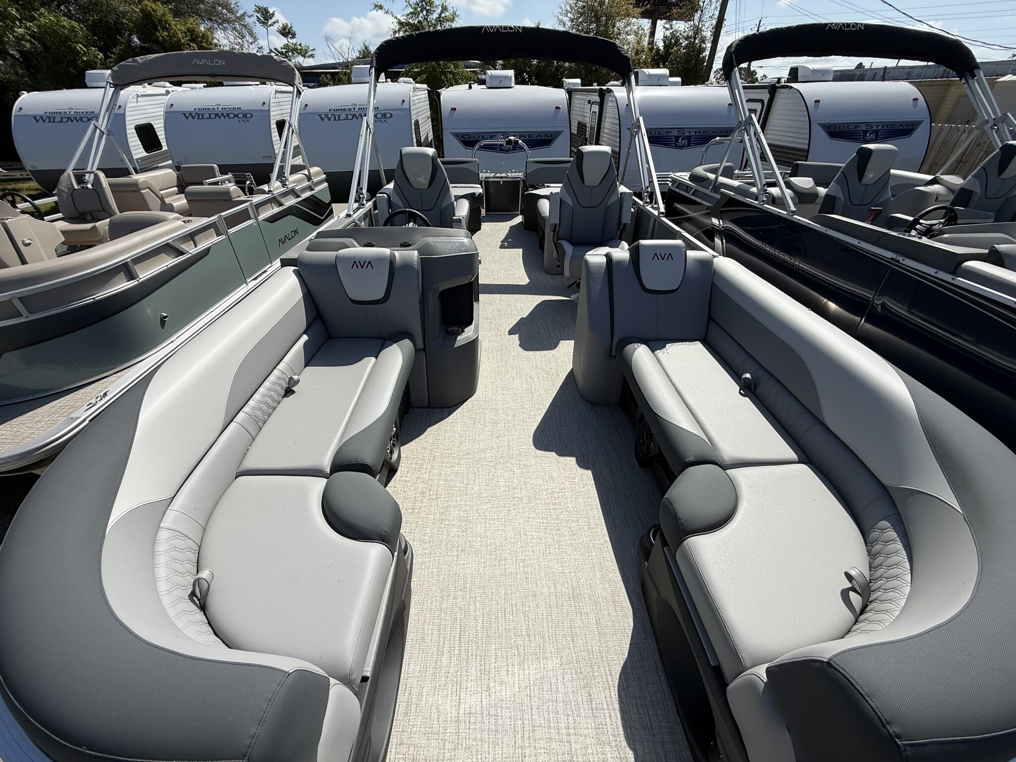 2026 Avalon LSZ 25 QUAD LOUNGER-TRITOON 200HP - 4