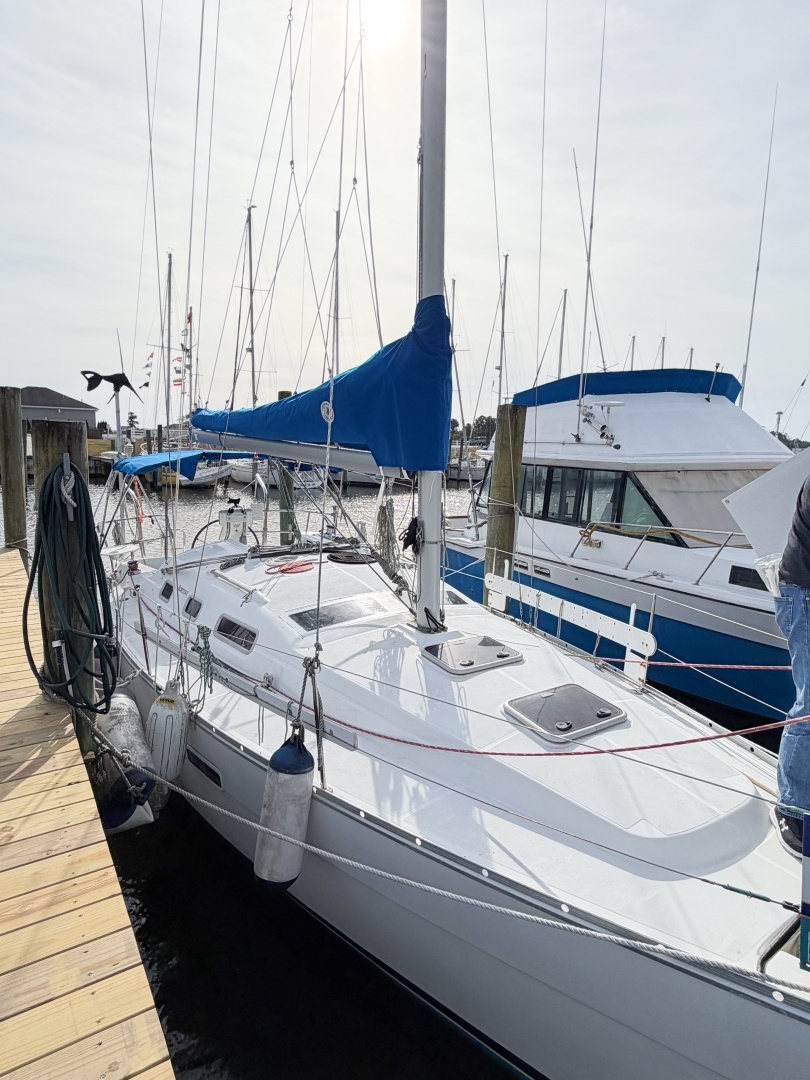 2007 Beneteau 323 - Image 31