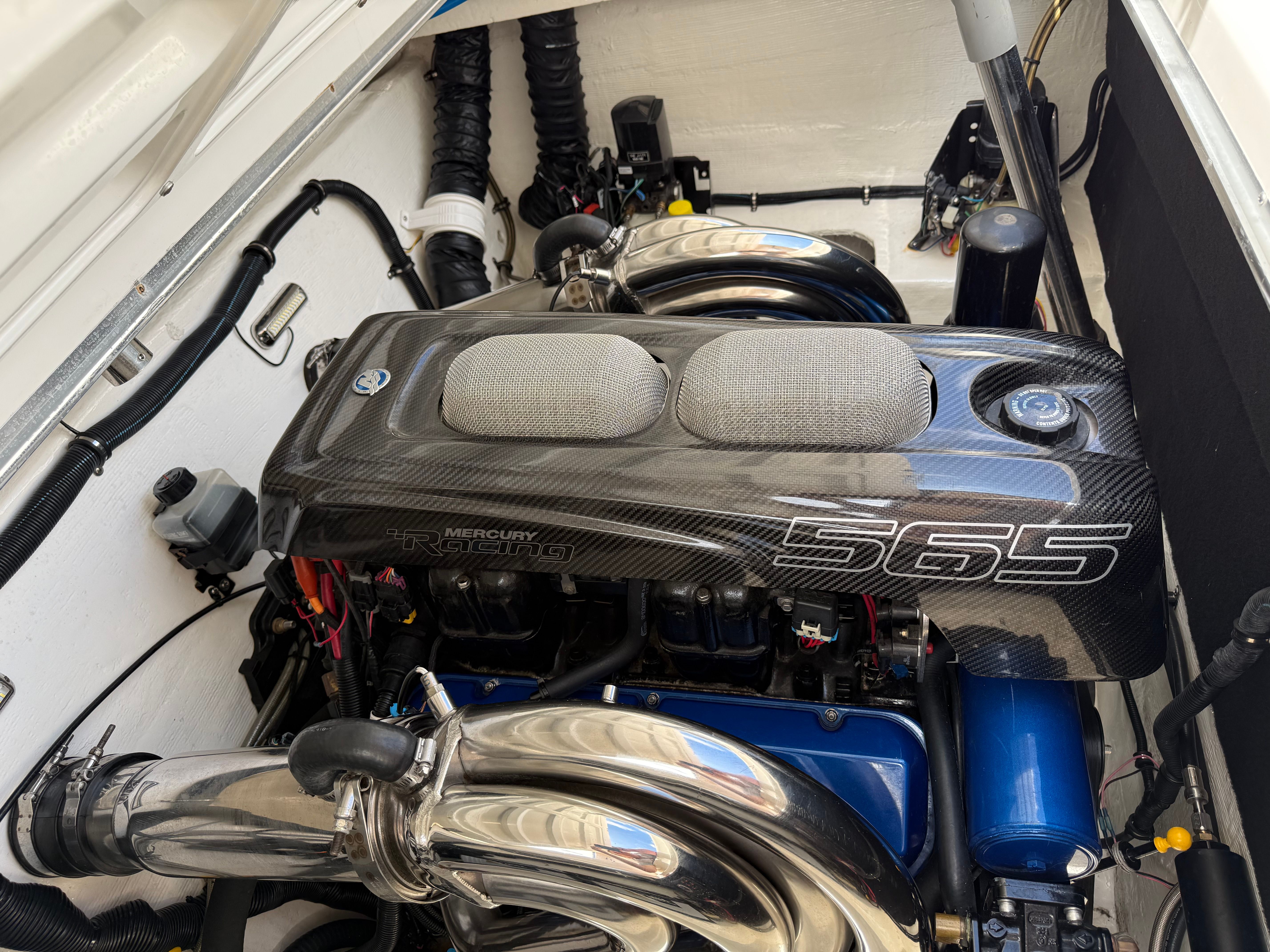 Mercury Racing 565 engine in 2001 Wellcraft 29 Scarab boat.