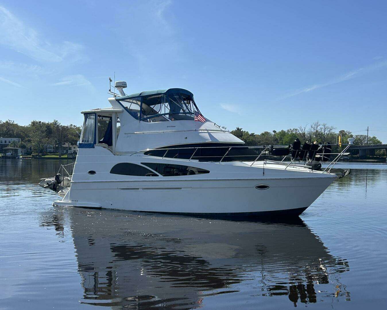 2005 Carver 366 MY - Image 2
