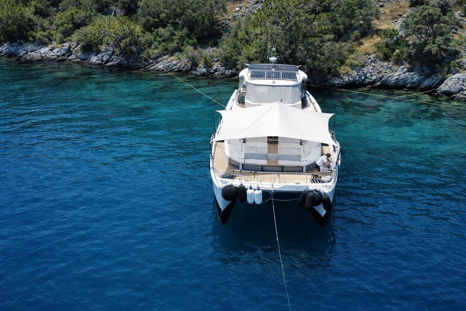 2021 Aquila 54 Yacht
