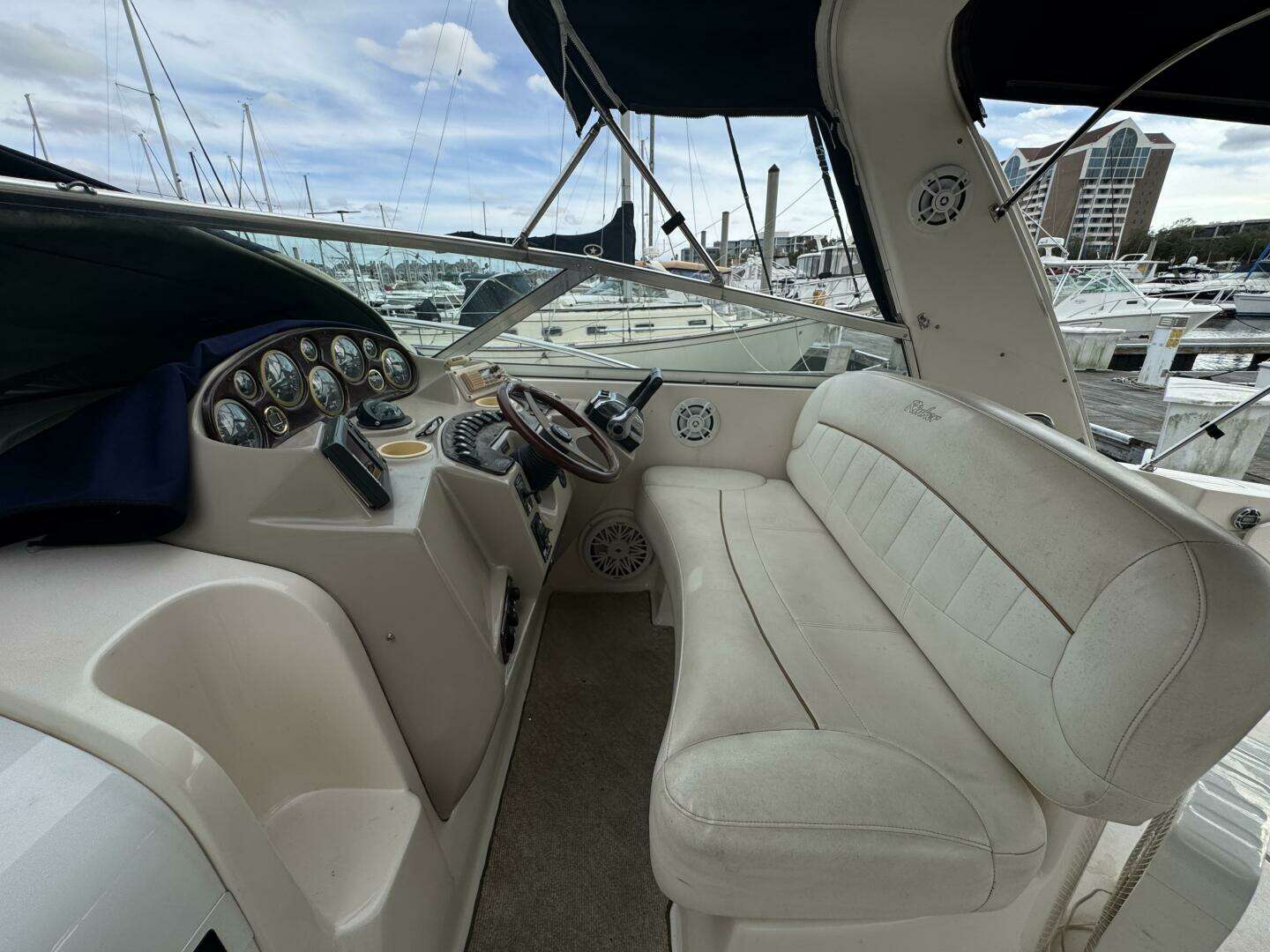 2002 Rinker 342 Fiesta Vee - Image 16