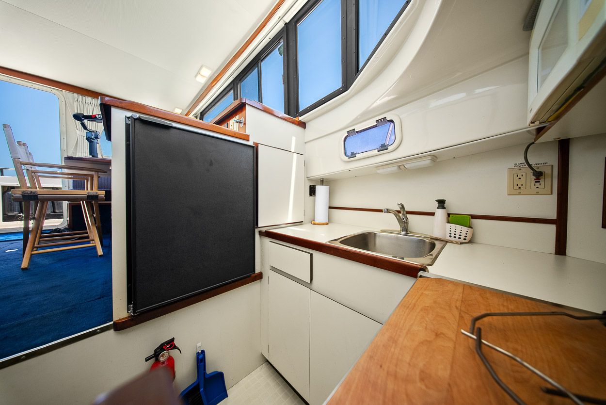 2001 Camano 31 Trawler - 15