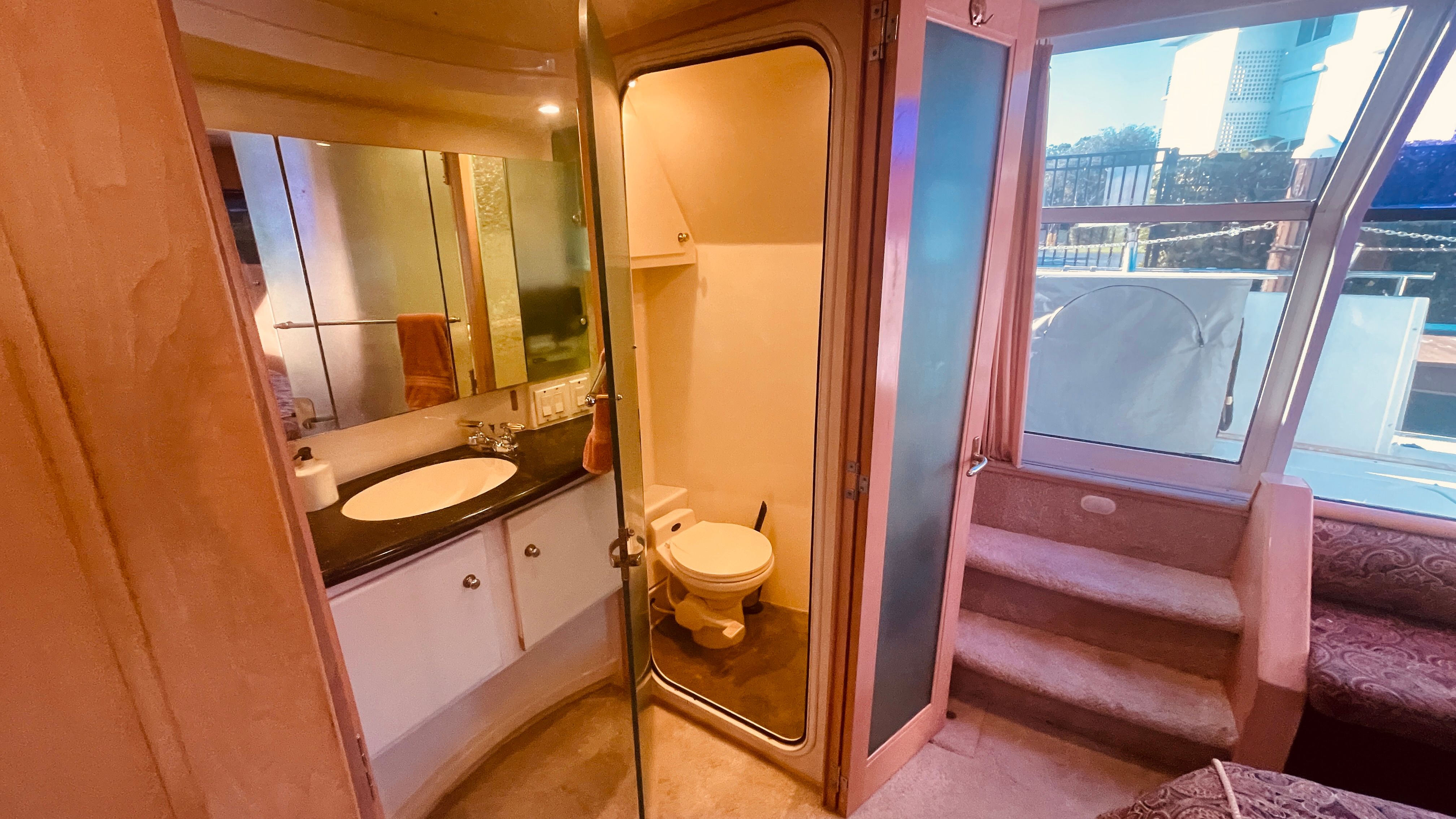 1997 Carver 500 Cockpit Motor Yacht - 36