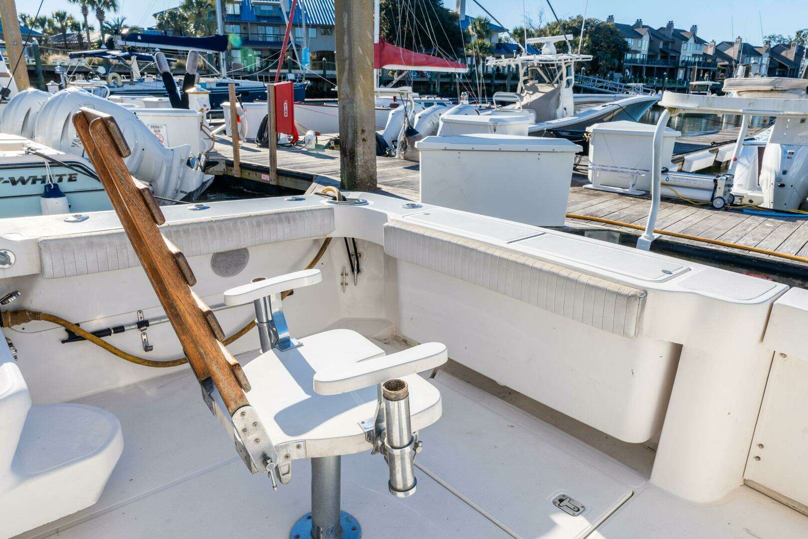 2004 Luhrs Convertible - Image 15