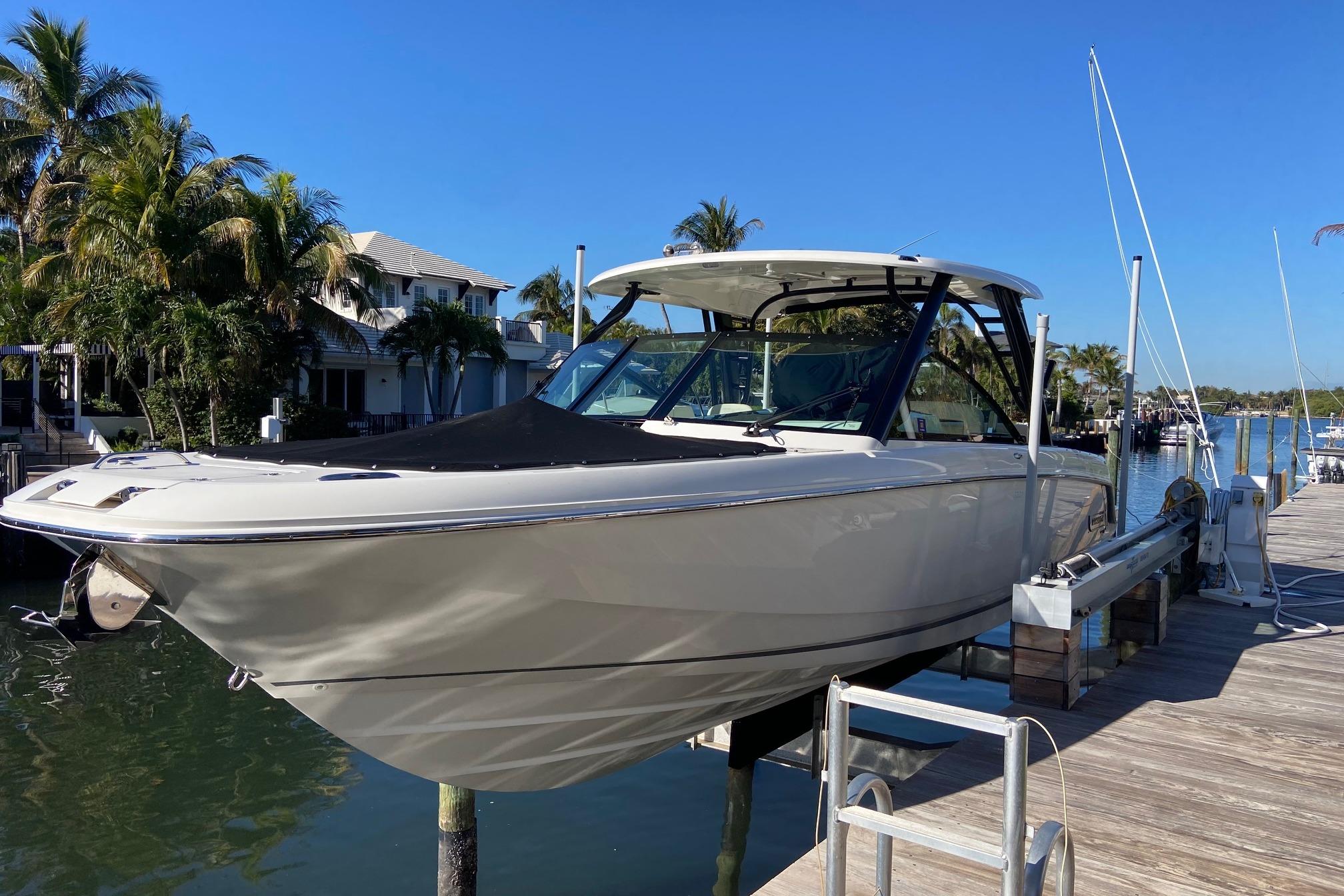 2024 Boston Whaler 320 Vantage