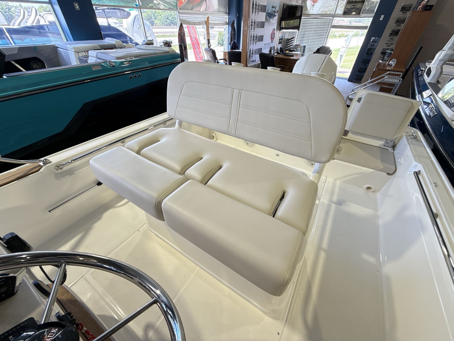 2026 Boston Whaler 210 Montauk - 16