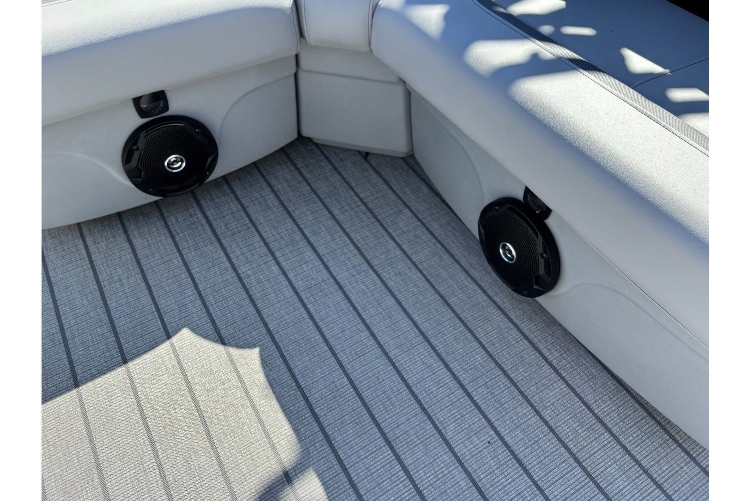 2026 Bentley Pontoons Legacy 200 Cruise - 17
