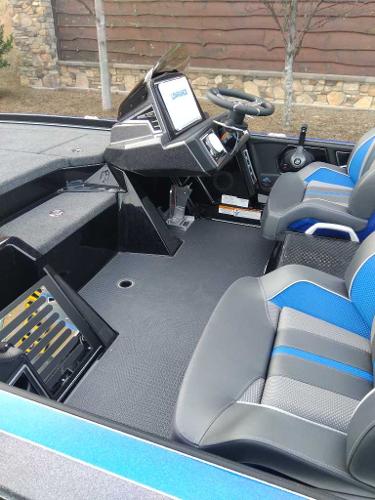 2024 Ranger Z520R Ranger Cup Equipped boat interior with modern dashboard and seating.