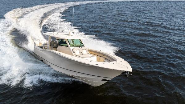 2025 Scout 425 LXF boat cruising swiftly on open water.