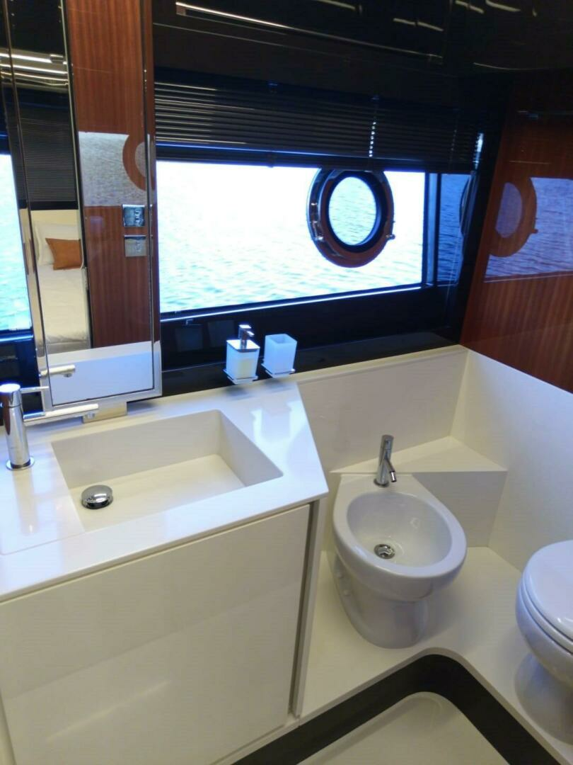 2019 Riva — - Image 31