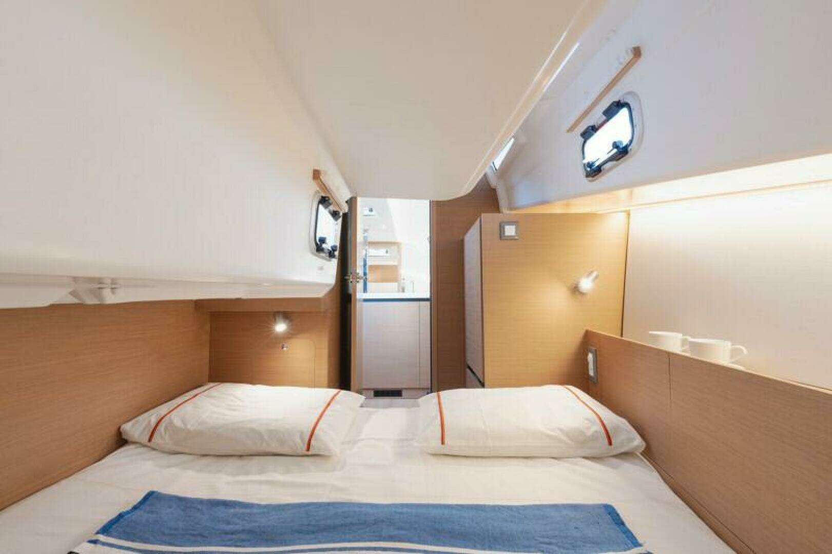 2027 Jeanneau Sun Odyssey 350 - Image 17
