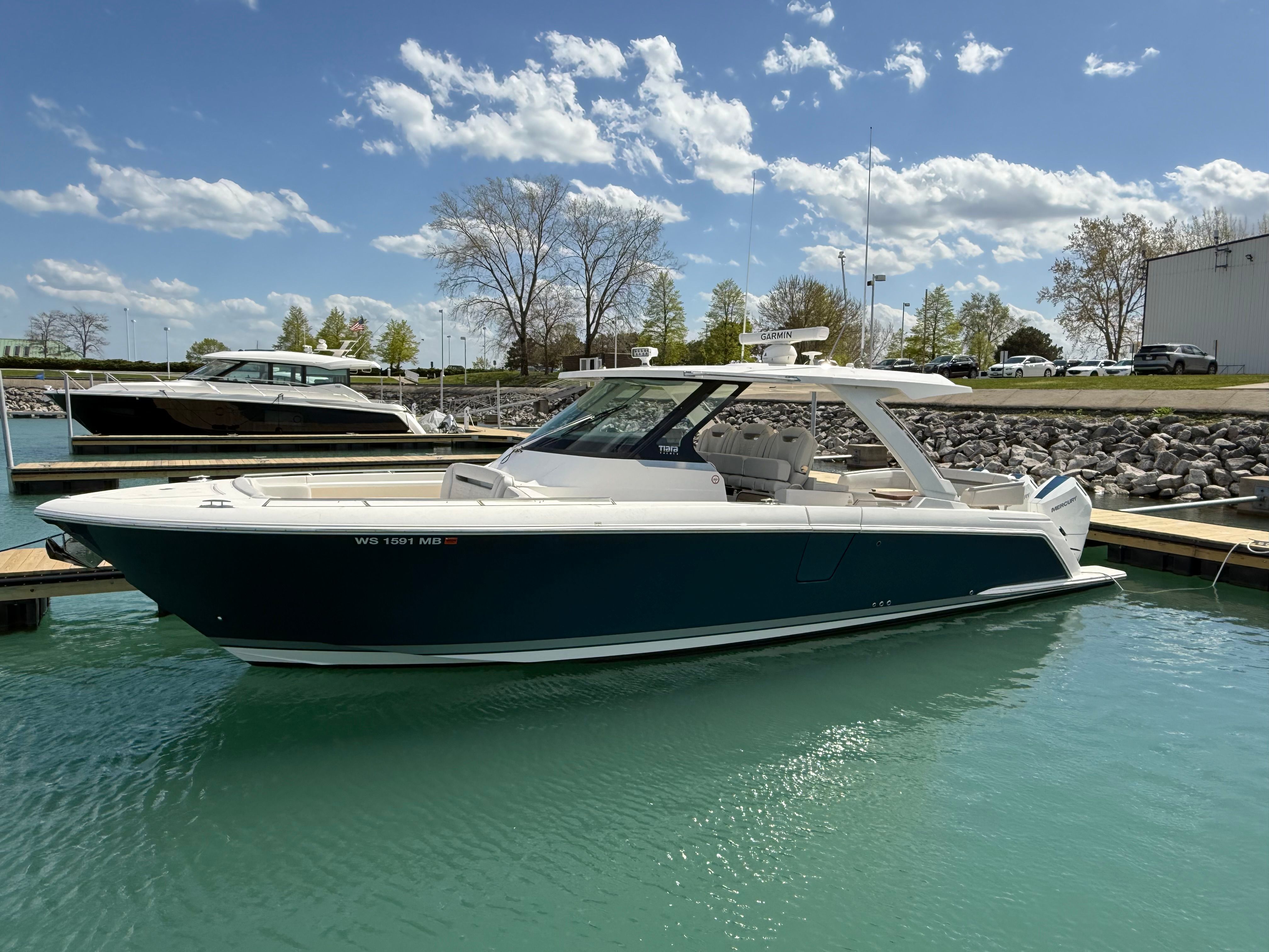 2024 Tiara Yachts 38 LS - 3