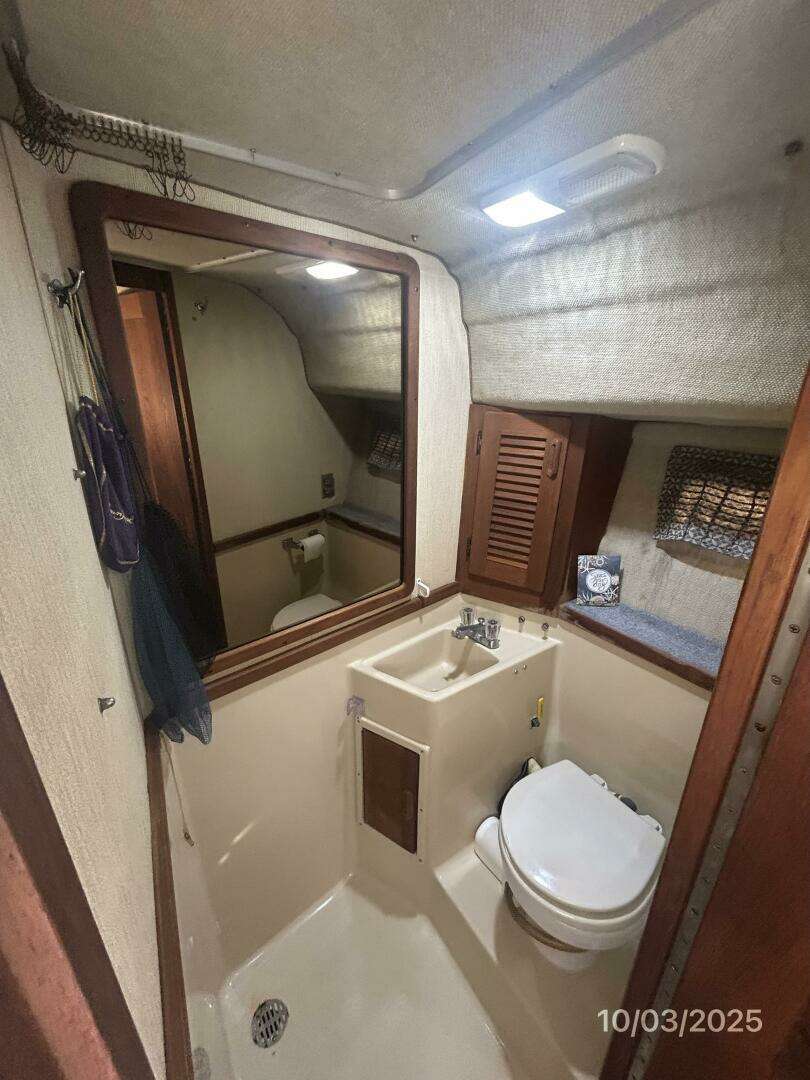 1985 Pursuit 3100 Open - Image 41