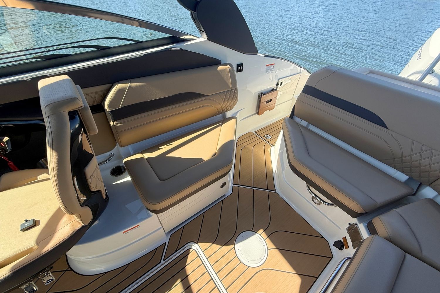 2026 Sea Ray SLX 260 Outboard - 20
