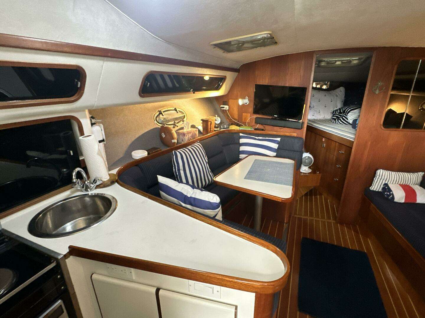 1988 Tiara Yachts 3300 Open - Image 21