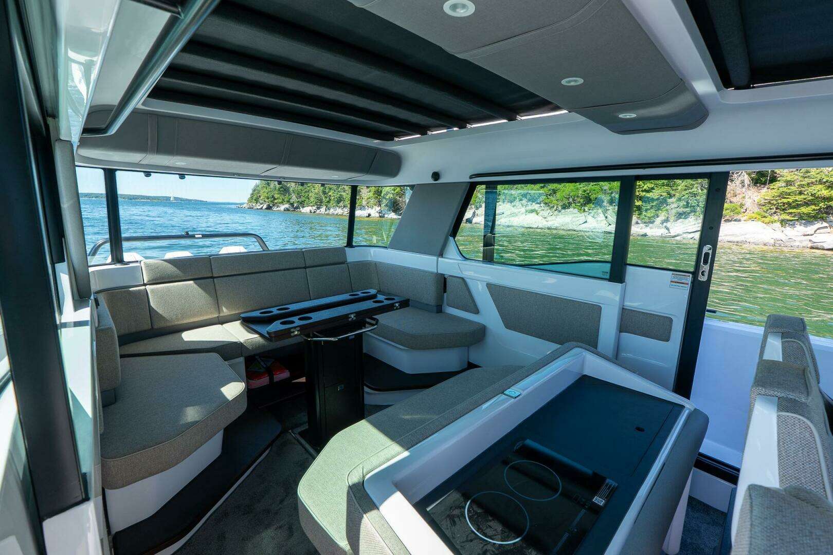 2025 Axopar Cross Cabin - Image 37