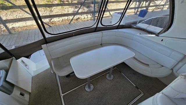 1996 Cruisers Yachts 3570 Esprit - 8