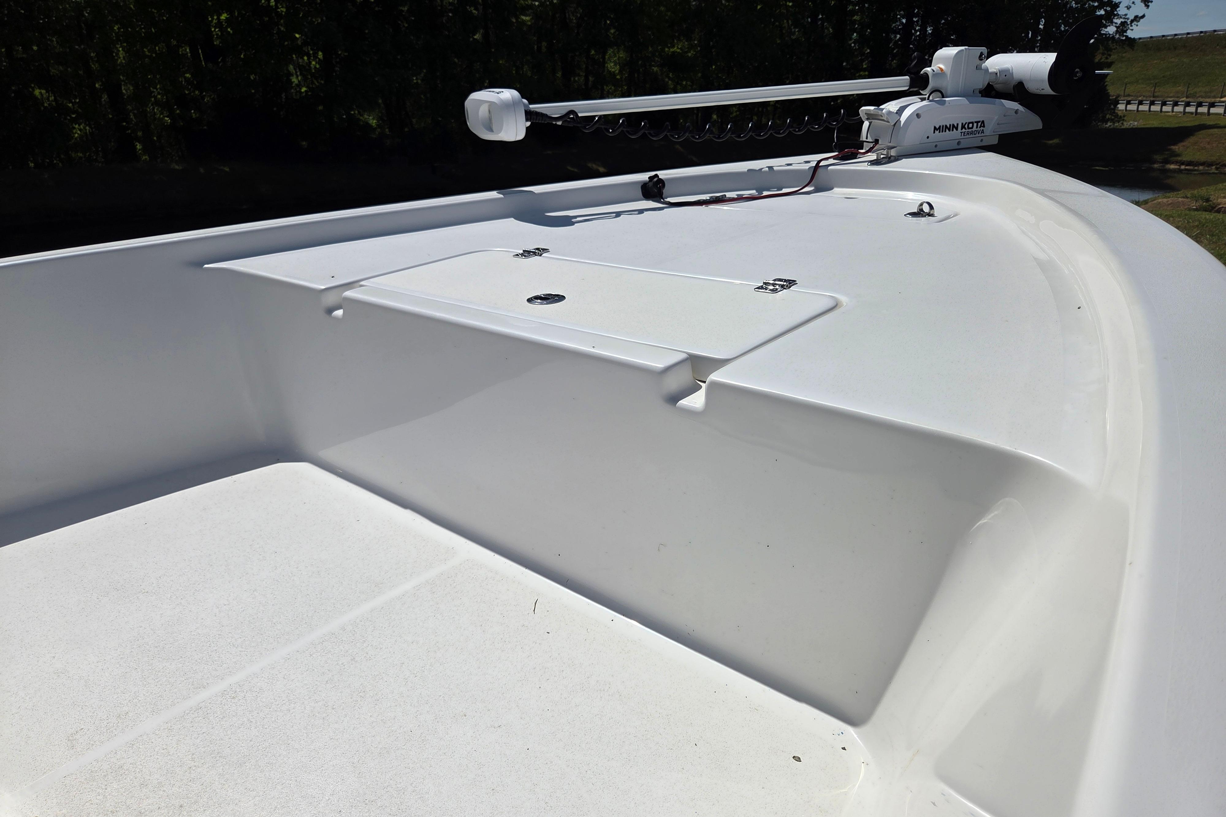 2024 Sea Pro 172 Bay boat deck with Minn Kota trolling motor.
