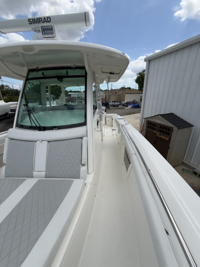 2016 Boston Whaler 350 Outrage - Image 19
