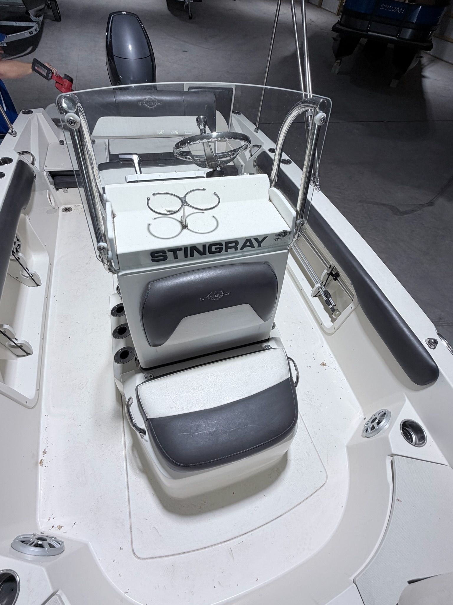 2017 Stingray 186 CC - 10